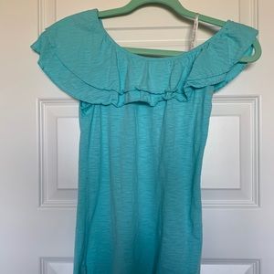 Asymmetrical shirt sleeve Lilly off shoulder tee